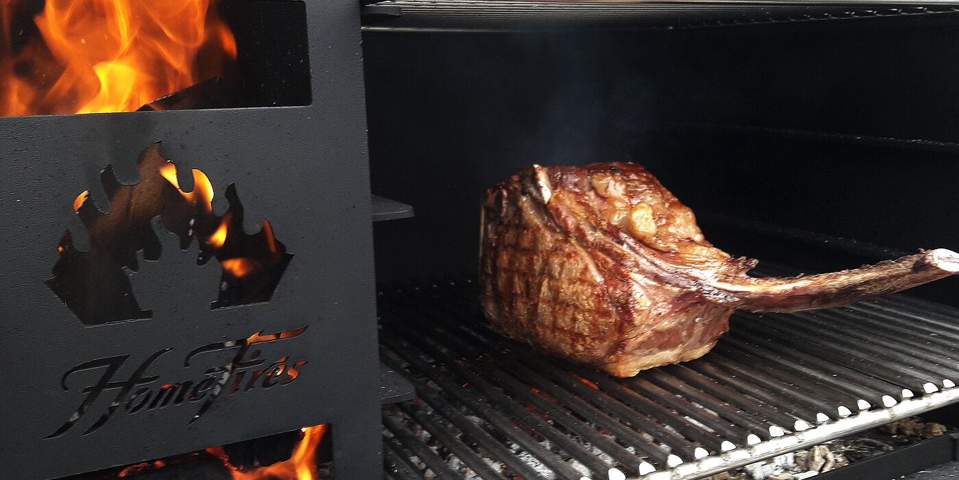 2kg Tomahawk Steak auf dem Grill Tomahawk Steak